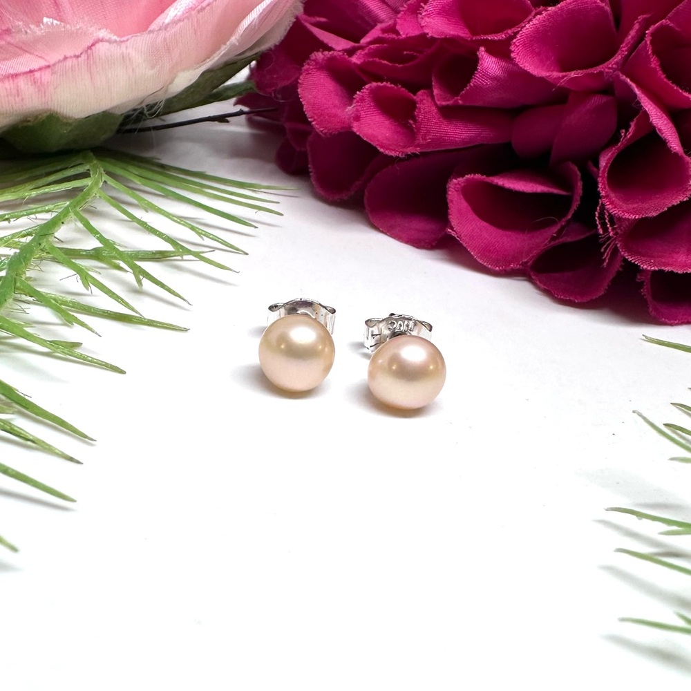 NEW⚜️Freshwater Pearl Pink Stud Earrings - Picture 2 of 8